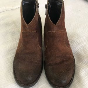 Born distressed suede ankle boots! Size 7
